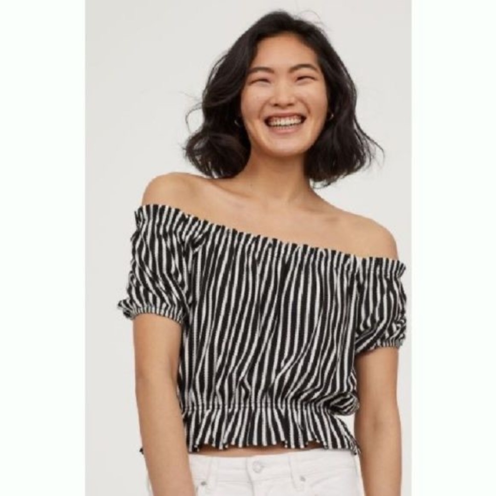 H&M | Off the Shoulder Top